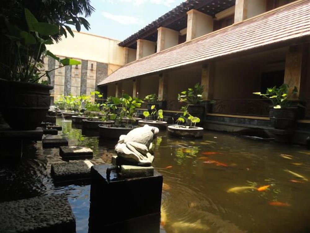 Lotus Garden Hotel 37/43