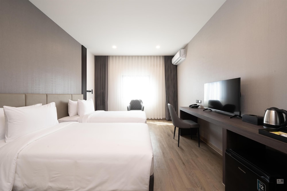 SureStay Plus by Best Western Ramkhamhaeng Airport Rail Link Bangkok 20/38