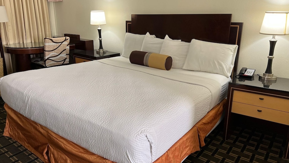 Bedford Plaza Hotel 7/50