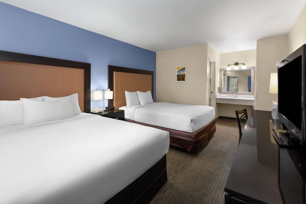 Days Inn by Wyndham Mackinaw City/Bridgeview Area 35/61