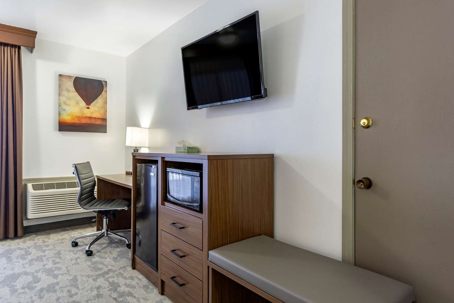 Best Western Plus Lake Front Hotel 47/51
