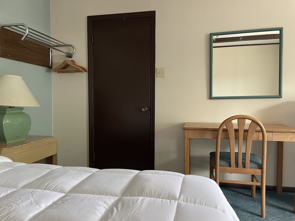 Gatehouse Motel 23/73