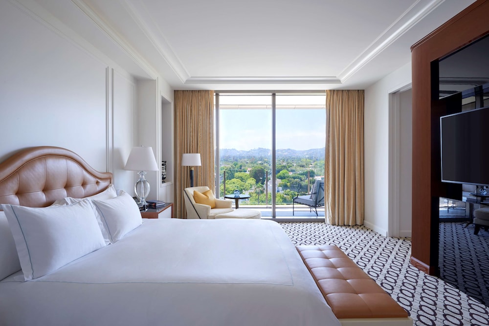 HOLLYWOOD, DELUXE, SUITE, KING BED