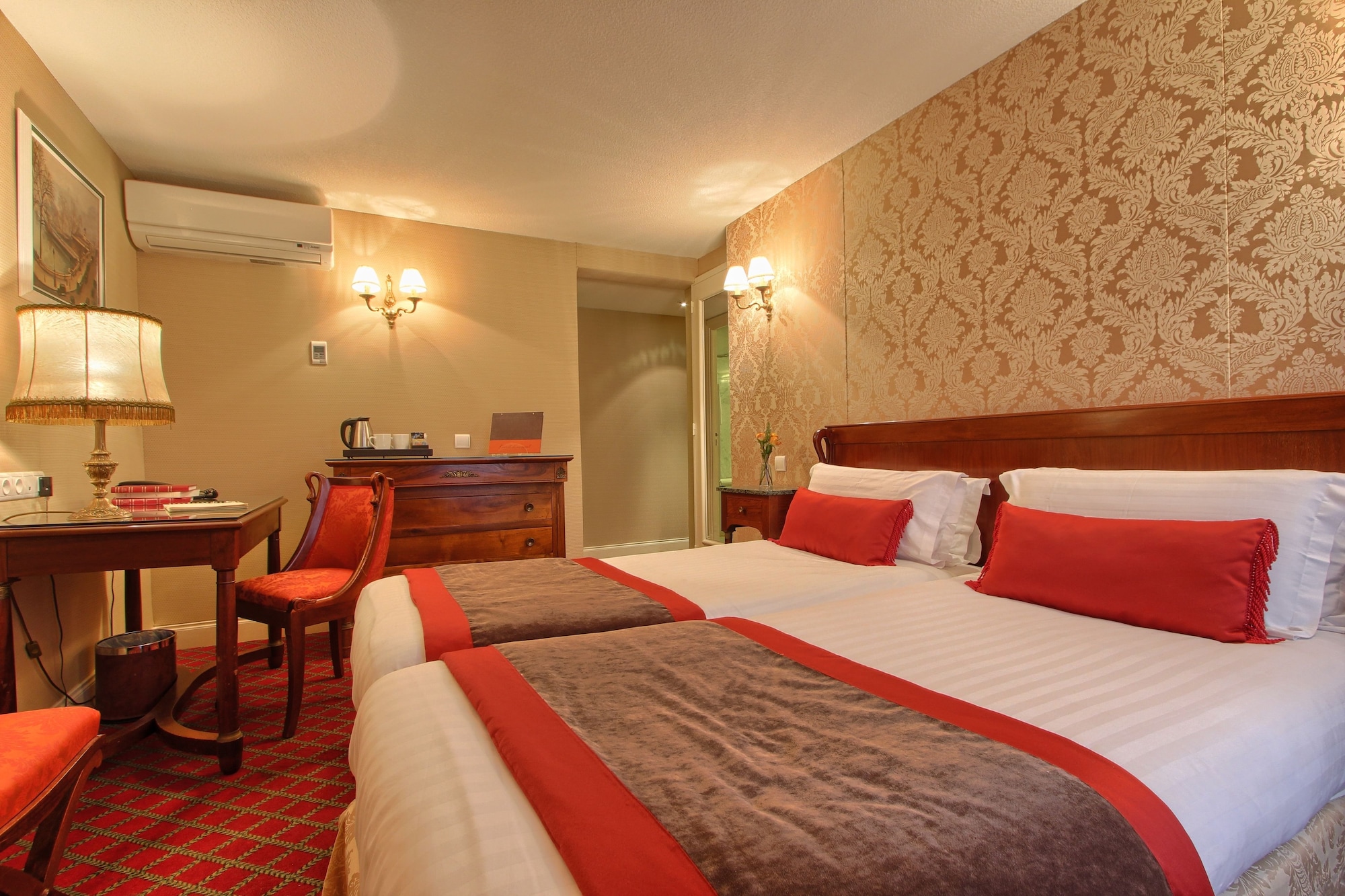 EXECUTIVE, DOUBLE OR TWIN BED