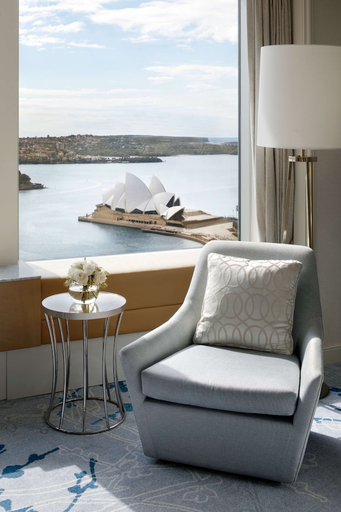 Shangri-La Sydney 27/67