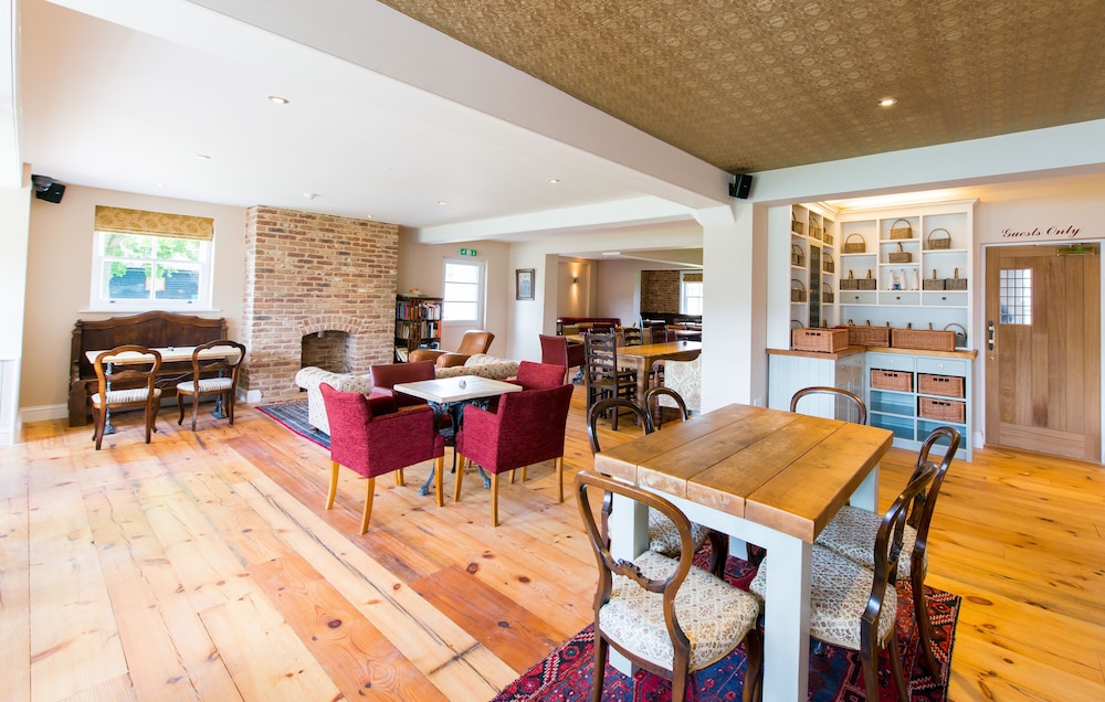 The Boathouse 33/50