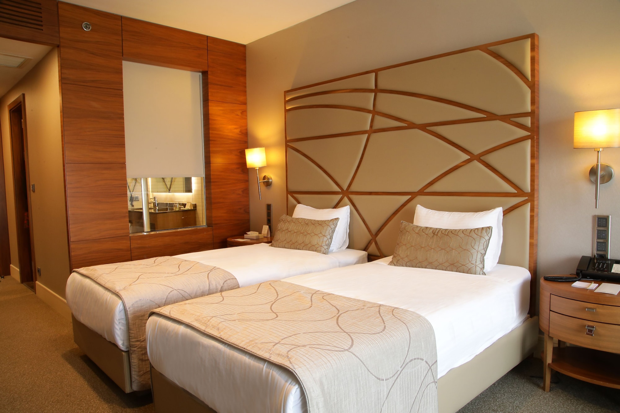 SUPERIOR, TWIN BEDS, LAND VIEW