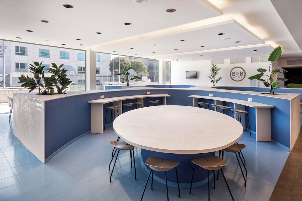 B&B HOTEL Madrid Aeropuerto T1 T2 T3 18/24