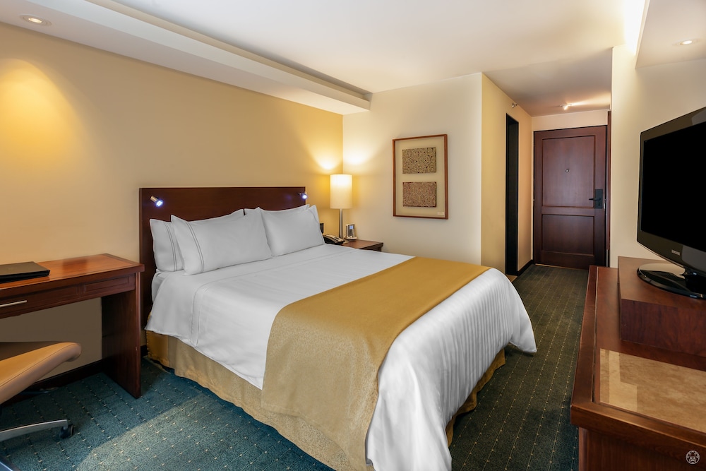 Ghl Capital Hotel 23/42