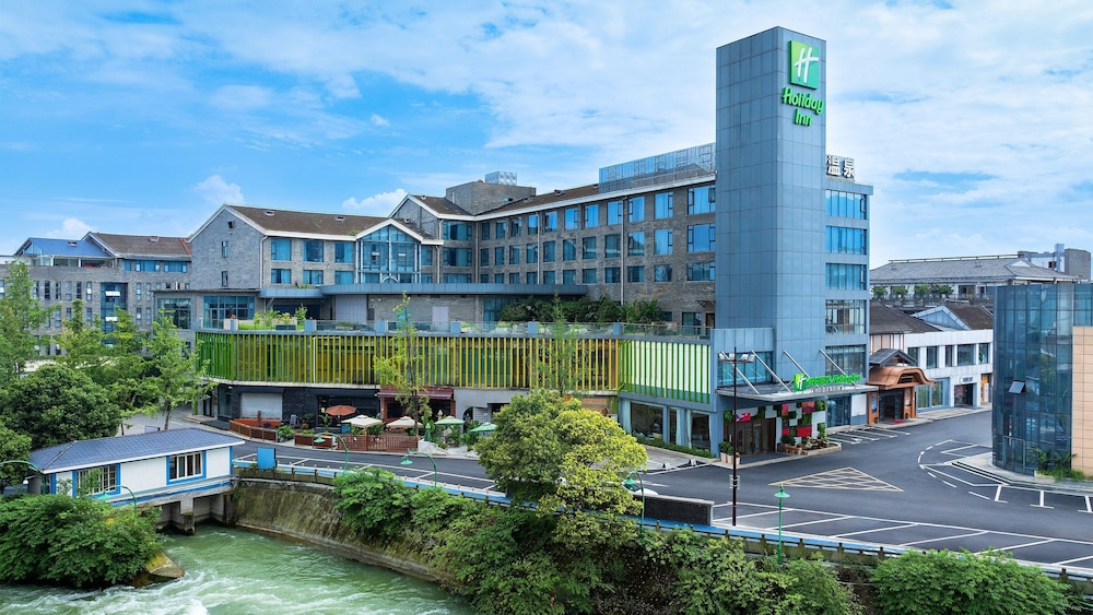 Holiday Inn Dujiangyan Ancient Town 40/50