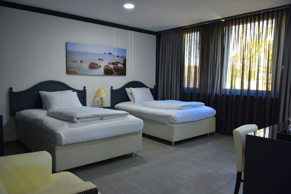 ECONOMY, TWIN BEDS