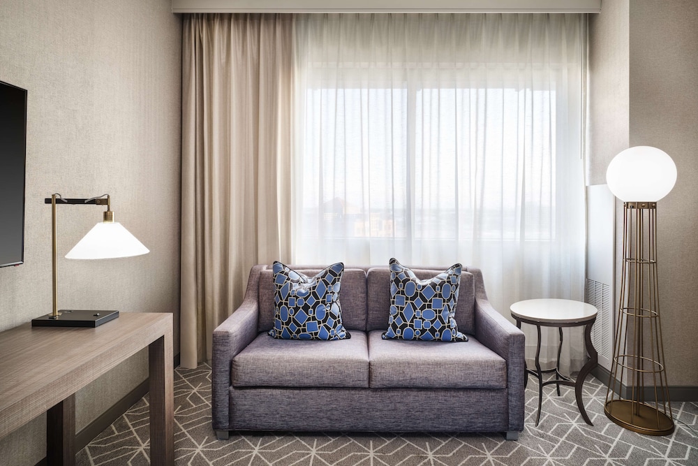 Hilton Richardson Dallas 36/53
