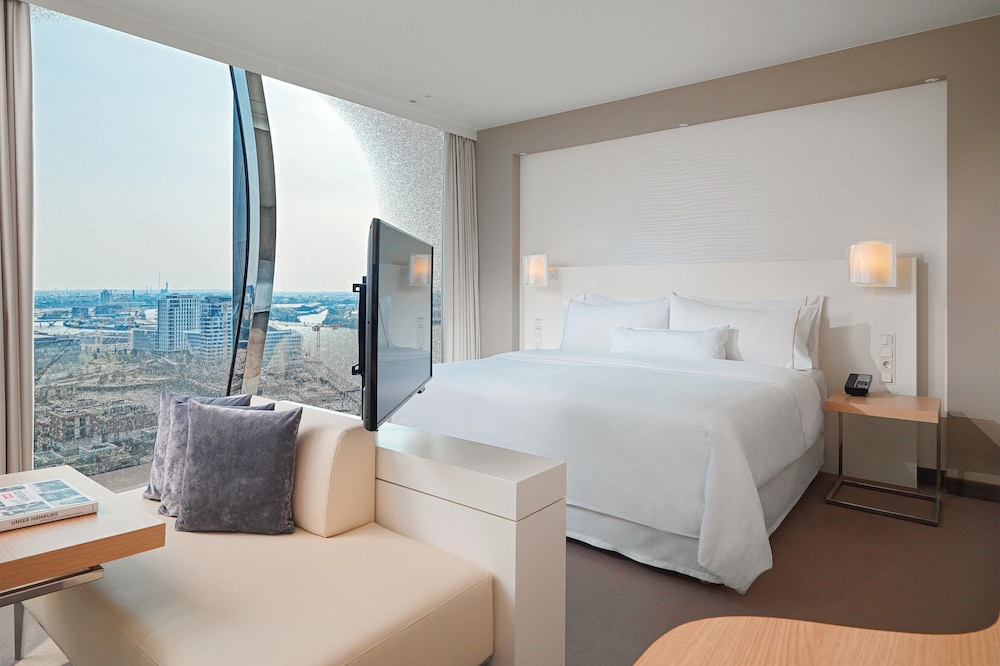 THE WESTIN HAMBURG 11/72