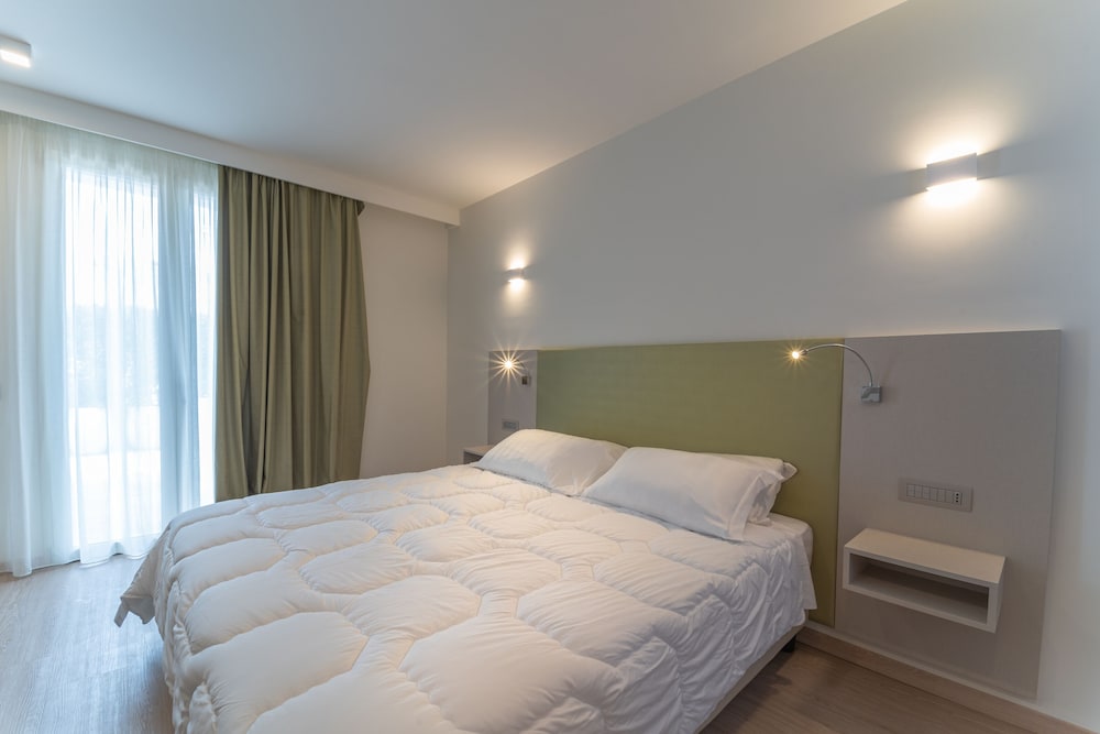 STANDARD, DOUBLE OR TWIN BED