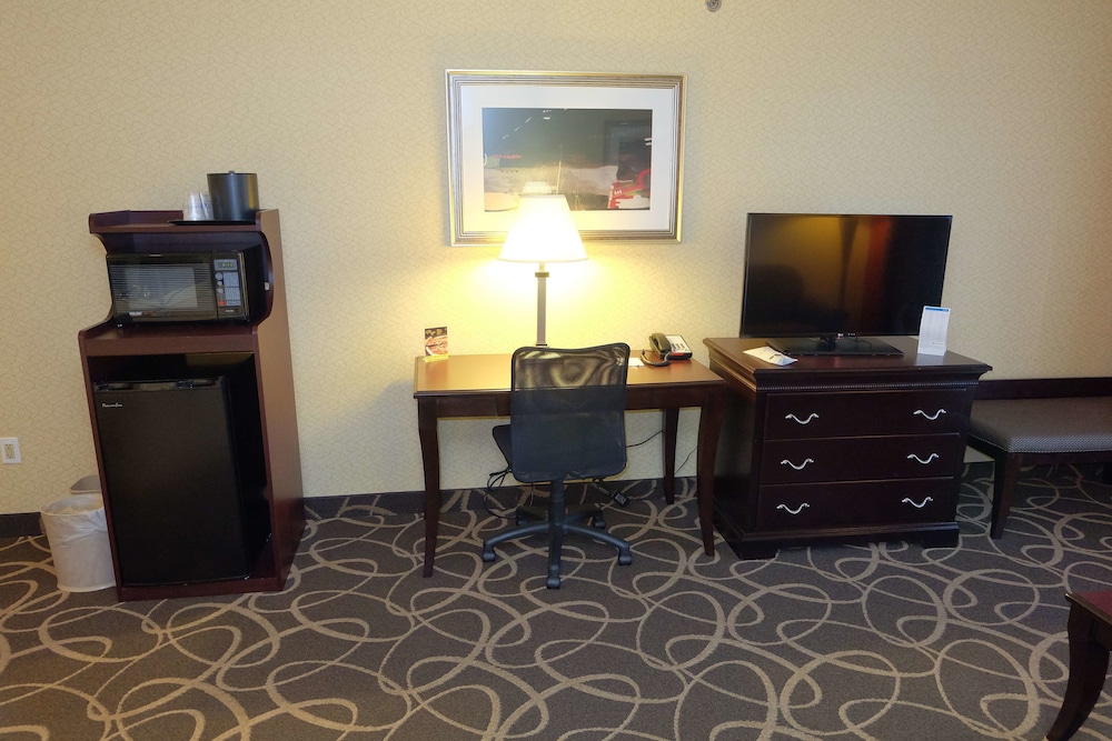 Best Western Plus Eau Claire Conference Center 53/62