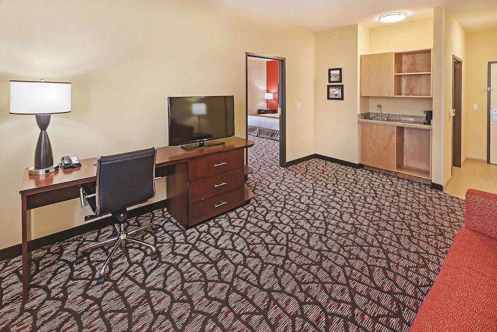 La Quinta Inn & Suites by Wyndham Pecos 12/62