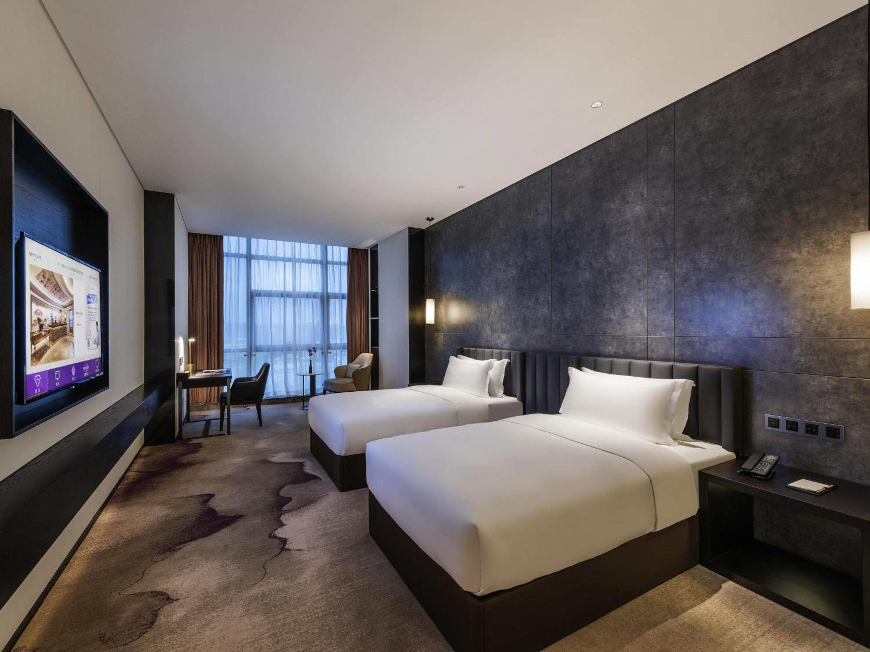 PRIVILEGE, TWIN BEDS