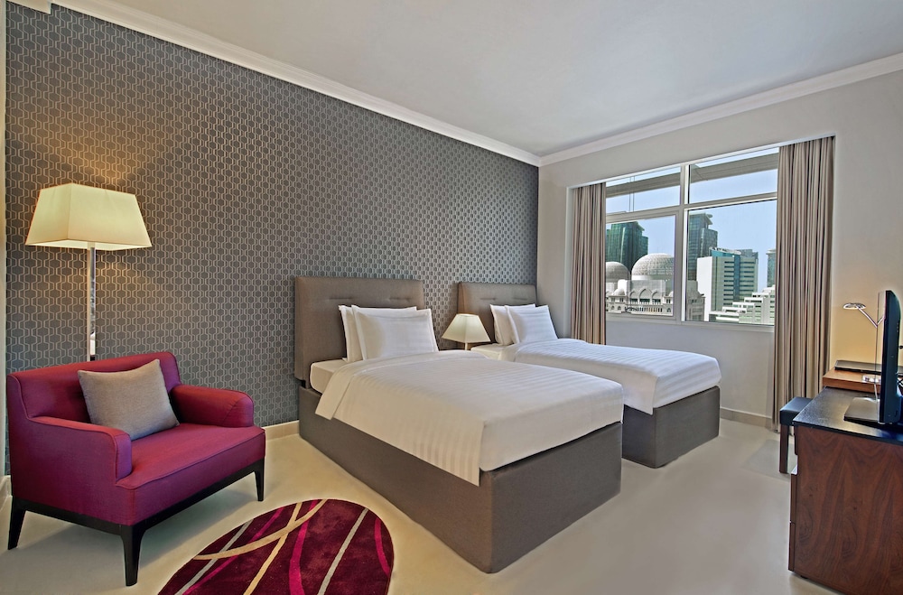 THE CURVE HOTEL 12/74