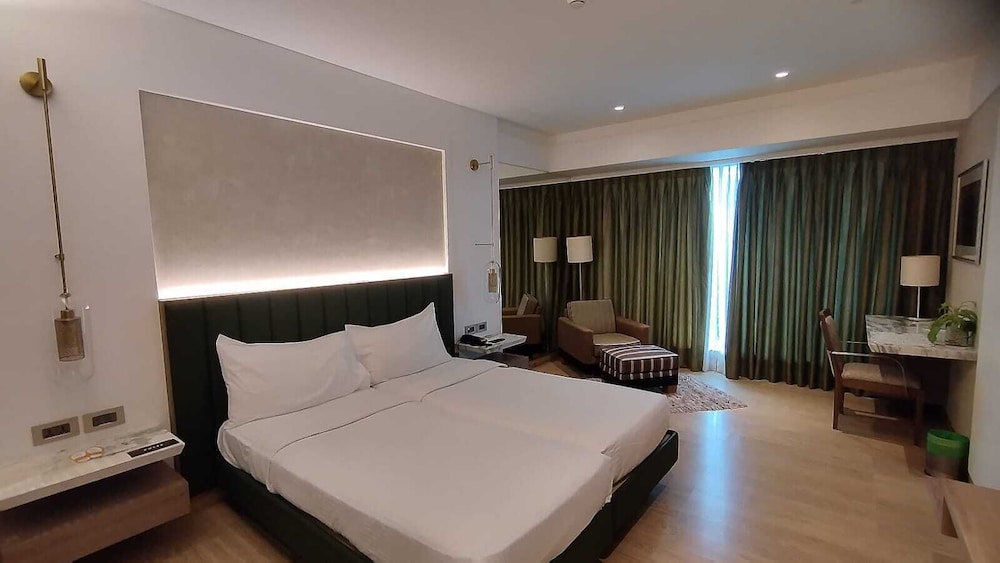 EXECUTIVE, TWIN BEDS