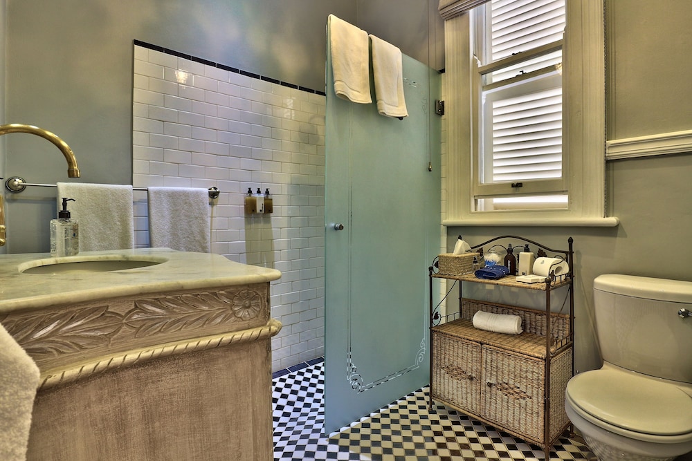 Parker Cottage 3/58
