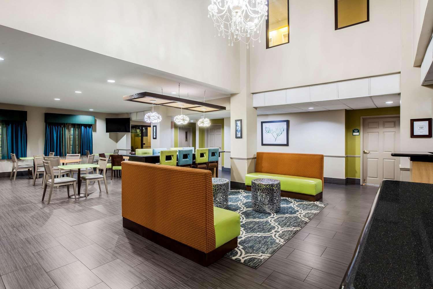 La Quinta Inn & Suites by Wyndham Pasadena 13/32