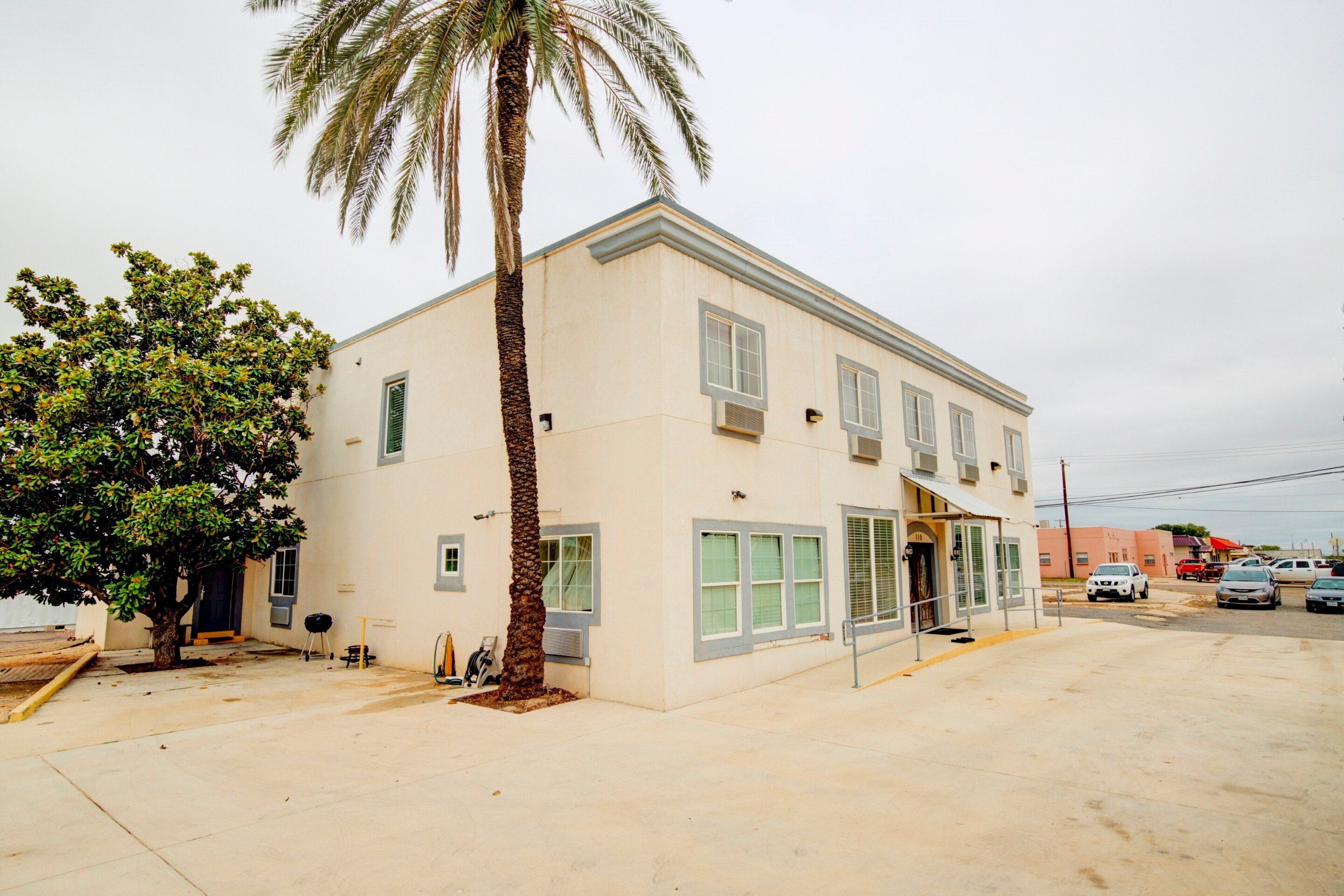 Hotel O Dilley Main St TX 2/42