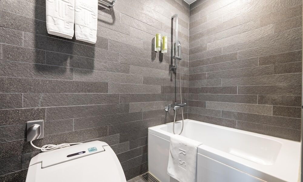 Layers Hotel Hadan 49/50