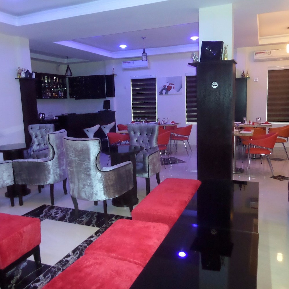 Rightgate Hotel & Suites 25/30