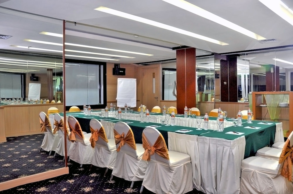 Horison Ultima Makassar 24/31