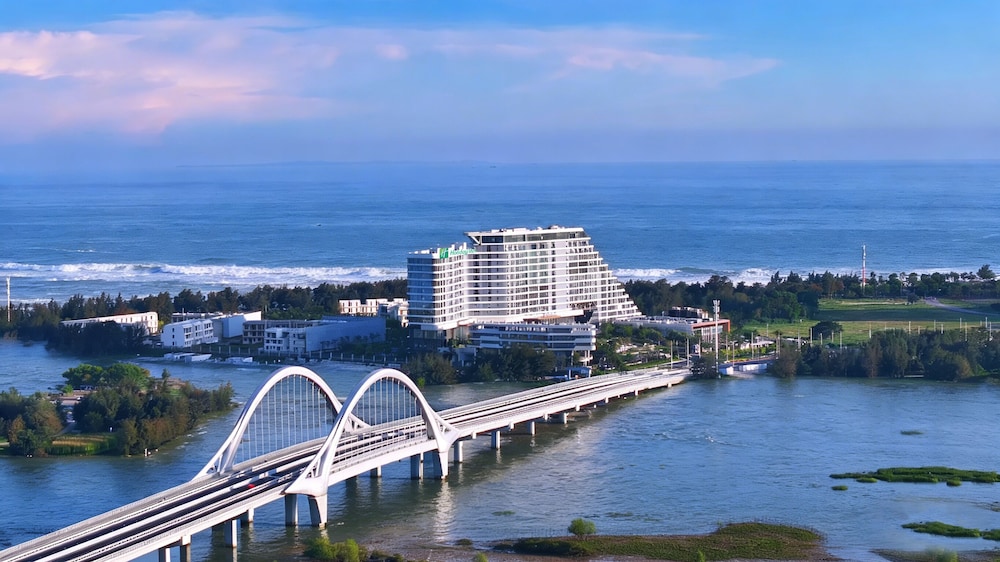Holiday Inn Beihai Silver Beach by IHG 27/36