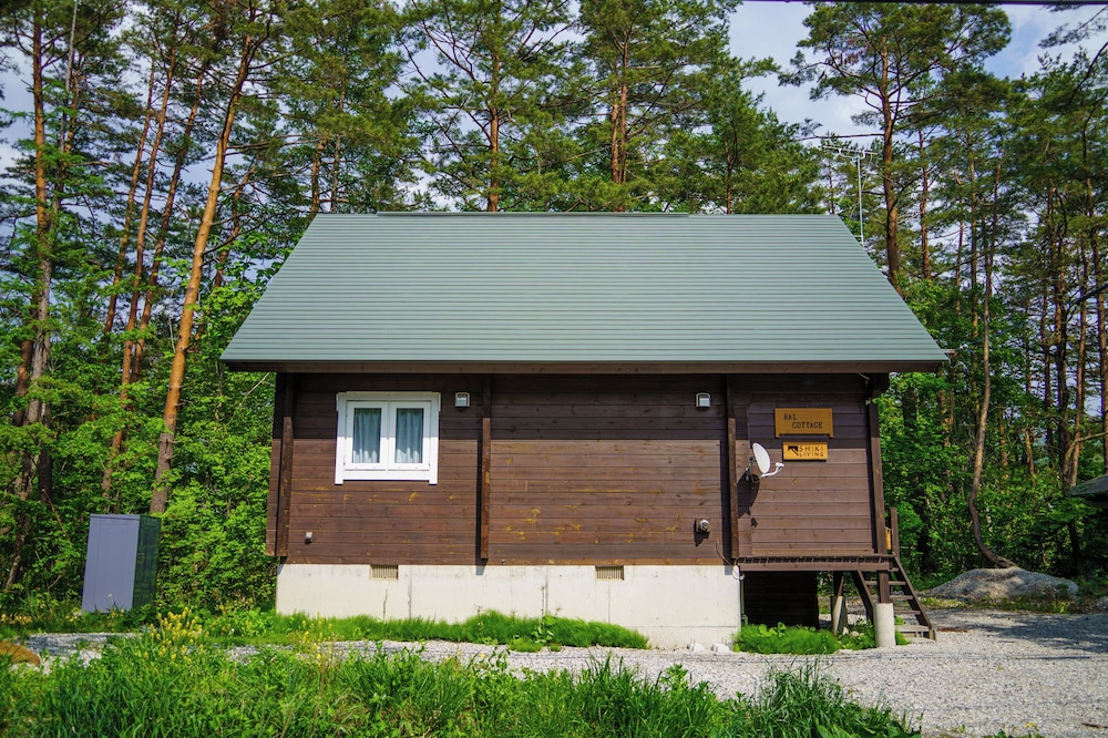 Hal Cottage 8/45