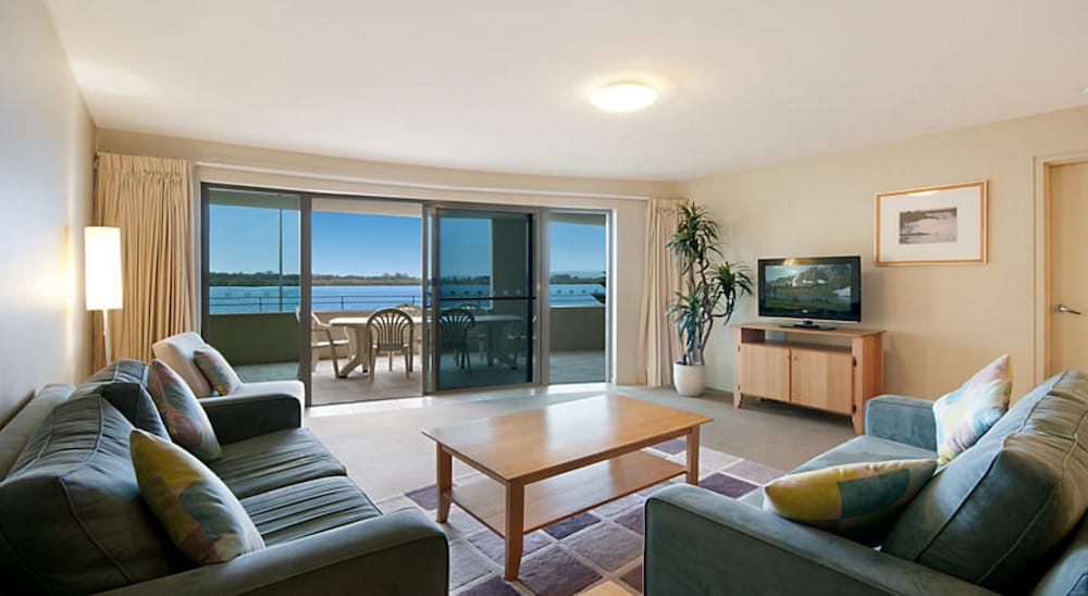 Riverside Holiday Apartments 47/78