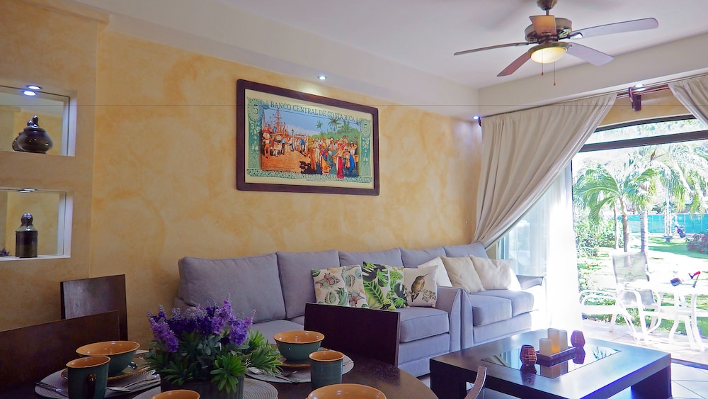 The Oaks Tamarindo Condominiums 40/67