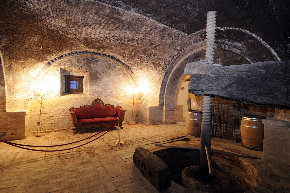 CASTELLO DI SEMIVICOLI 20/44