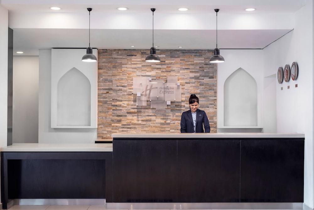 Holiday Inn Express Dubai Jumeirah 7/54
