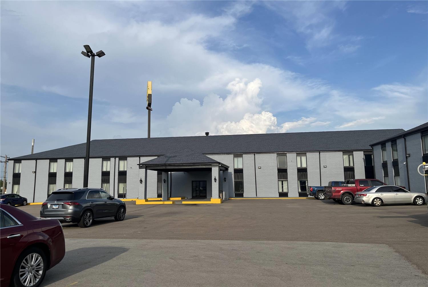 Days Inn Suites By Wyndham Bloomington Normal Il 40/45