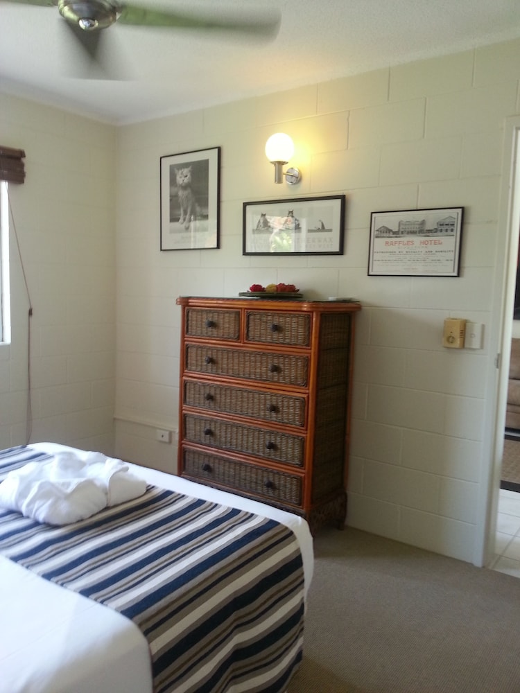 CLIFTON SANDS HOLIDAY APARTMENTS 11/49