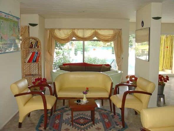 Amos Hotel 35/54