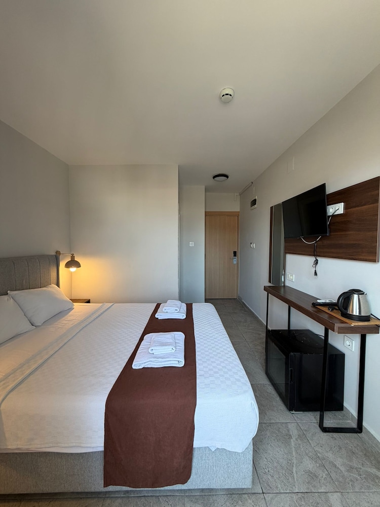 Avisos Hotel and Apartment 18/50