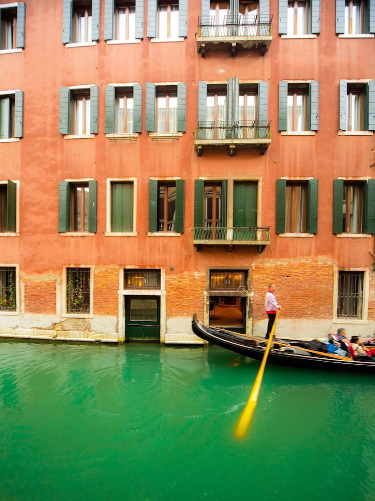 Palazzo Orseolo Gondola View 3/49