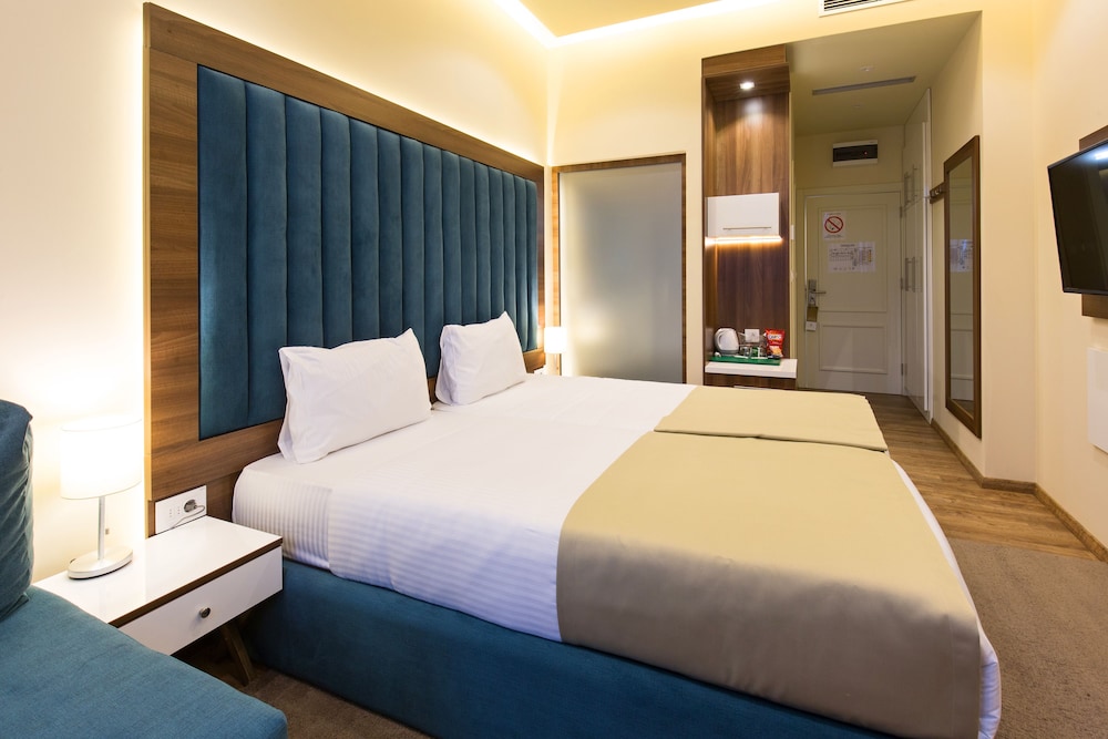 Marquise Hotel 13/49
