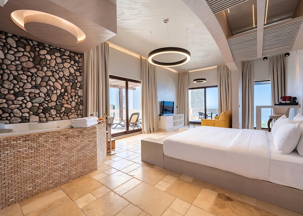 جناح بسرير كينج بإطلالة على البحر بجاكوزي، Radisson Resort Ruza Vjetrova 8/10