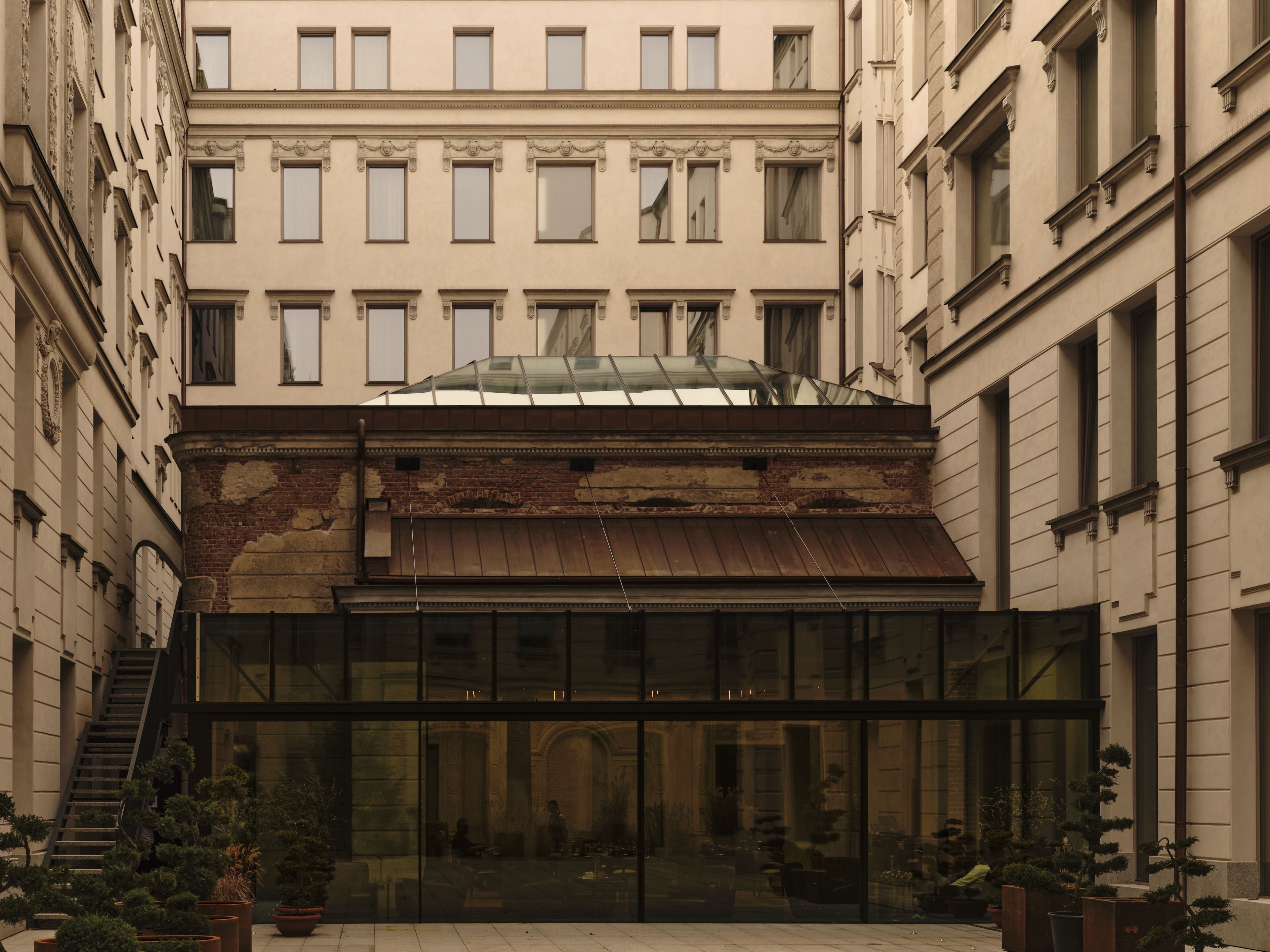 Hotel Grand 1/12