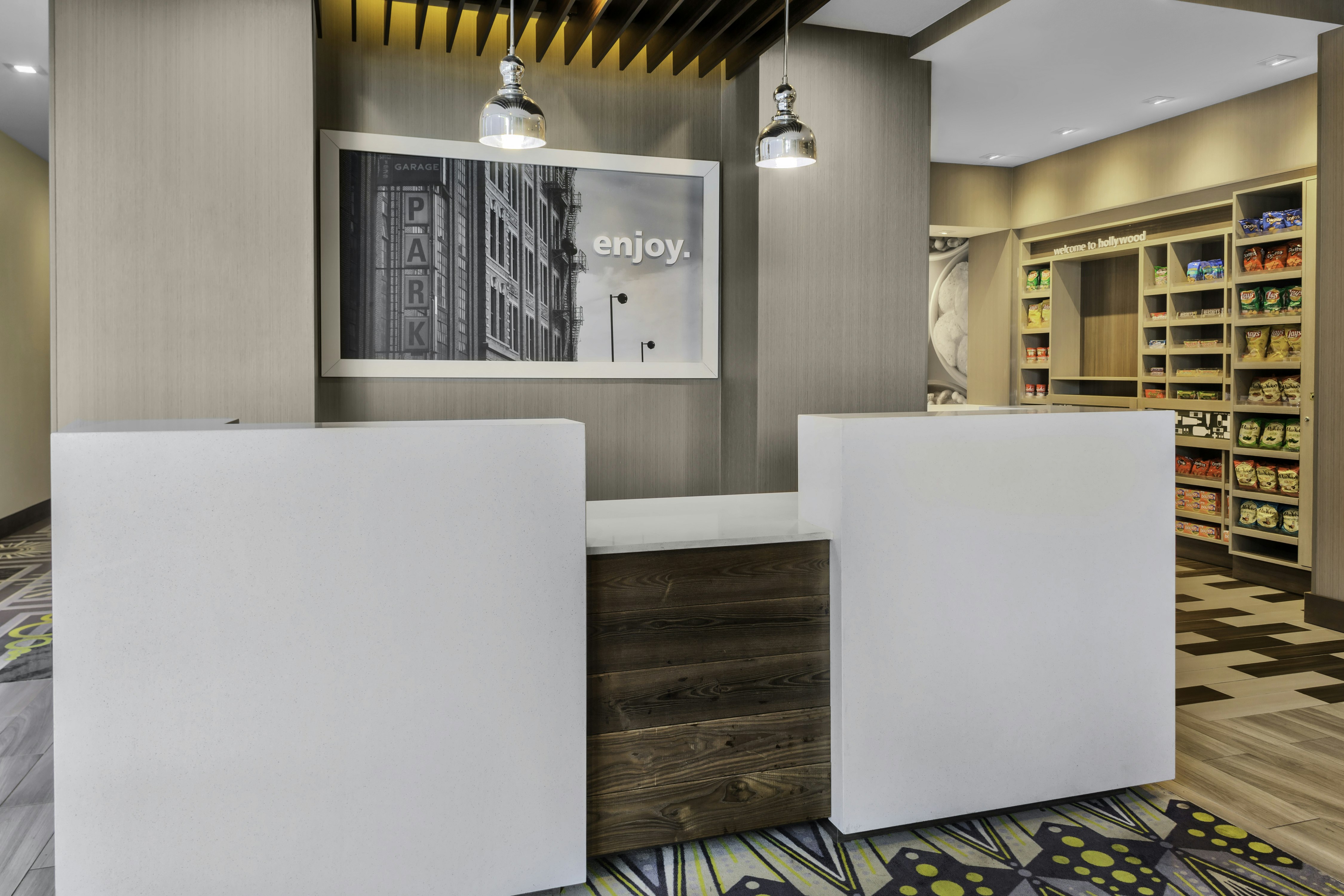 Hampton Inn & Suites Los Angeles/Hollywood 9/52