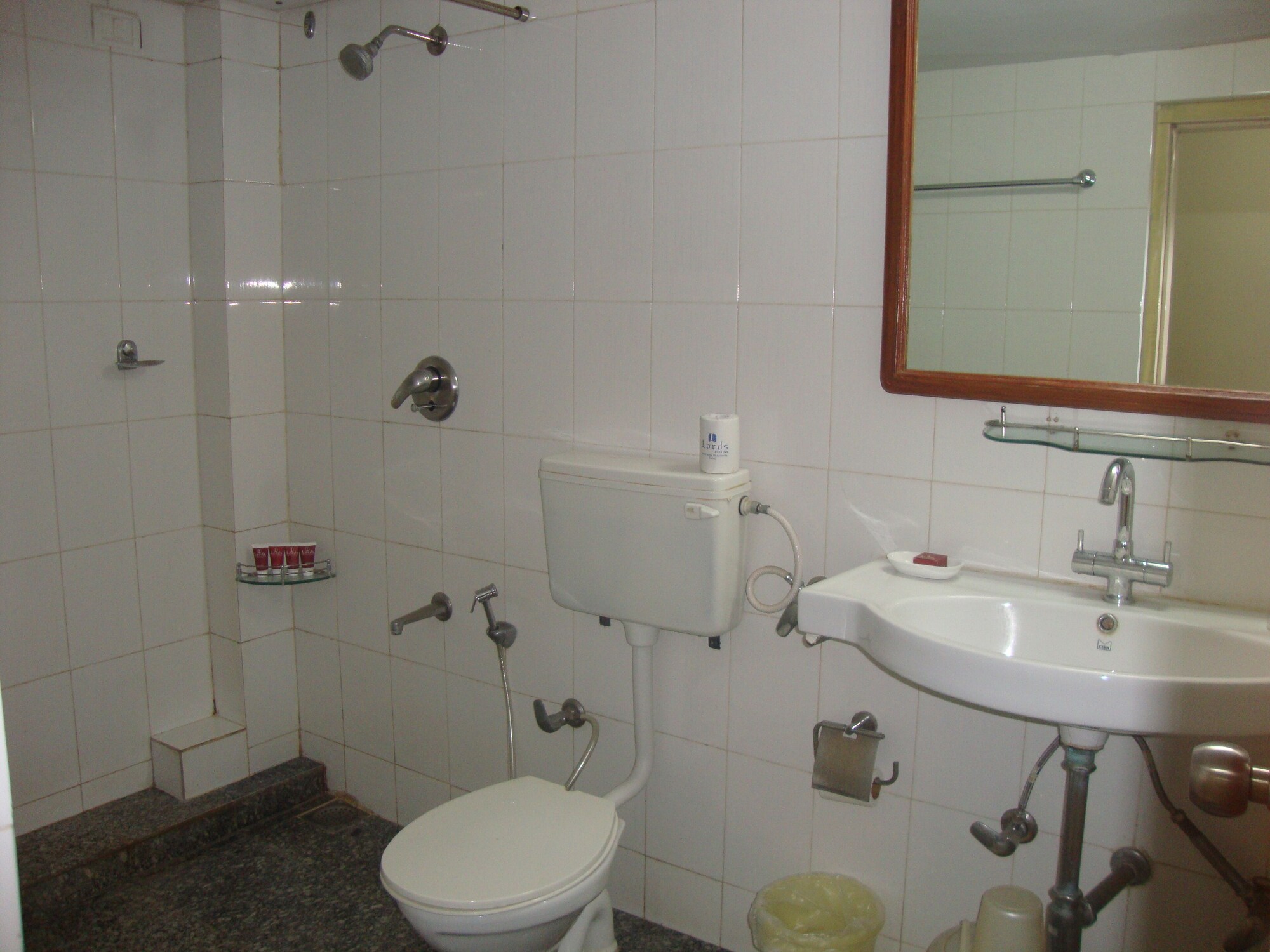DELUXE, TWIN BEDS
