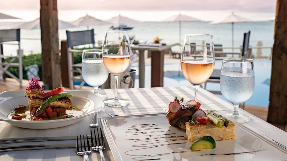 Cove Suites At Blue Waters 25/50