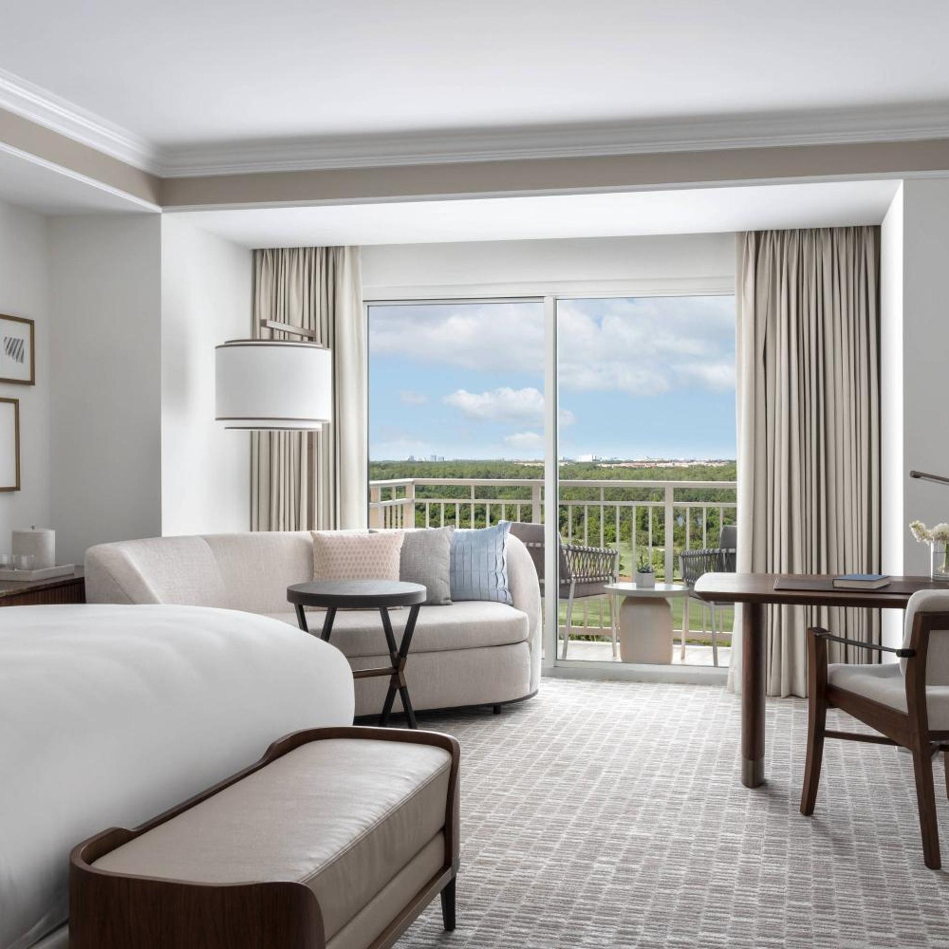 Guest Room, King Bed, Lake Front, Pool View