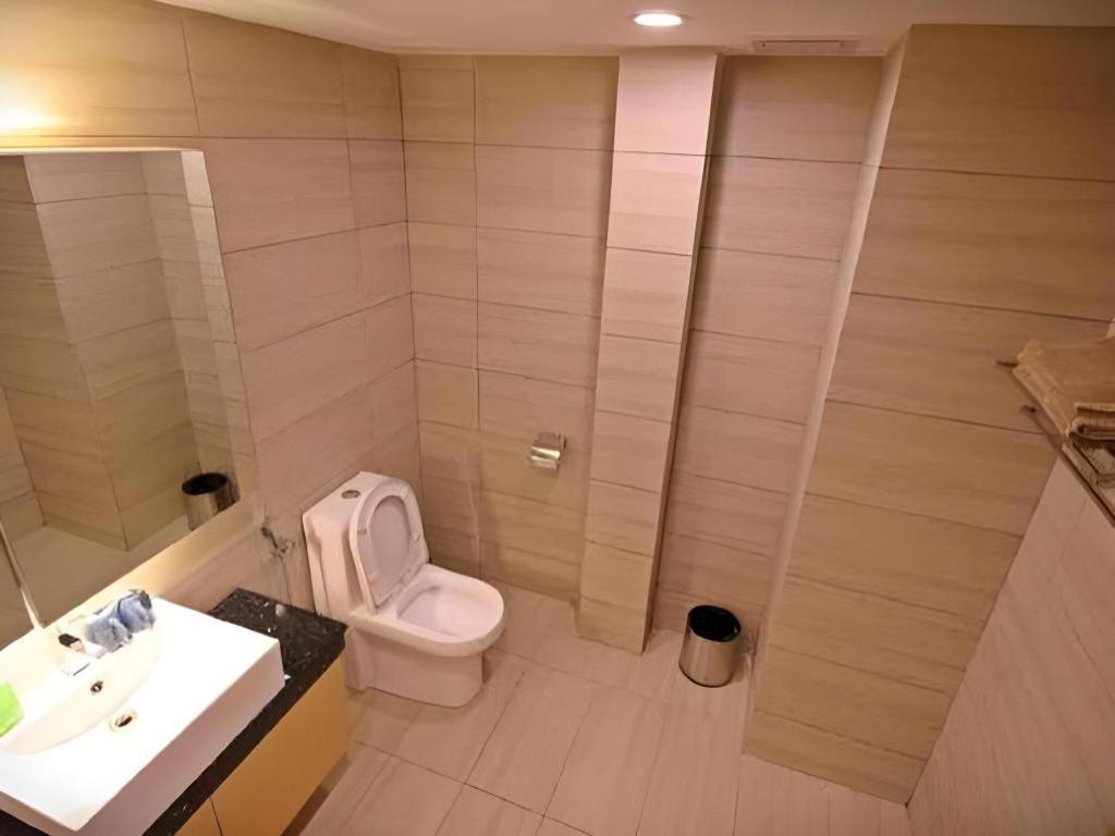 JC Mark Hotel 51/53