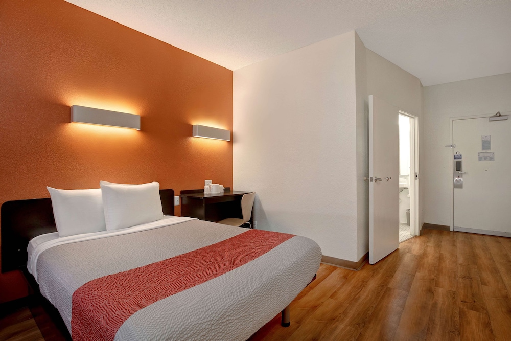 Motel6 Gilroy, CA 33/56