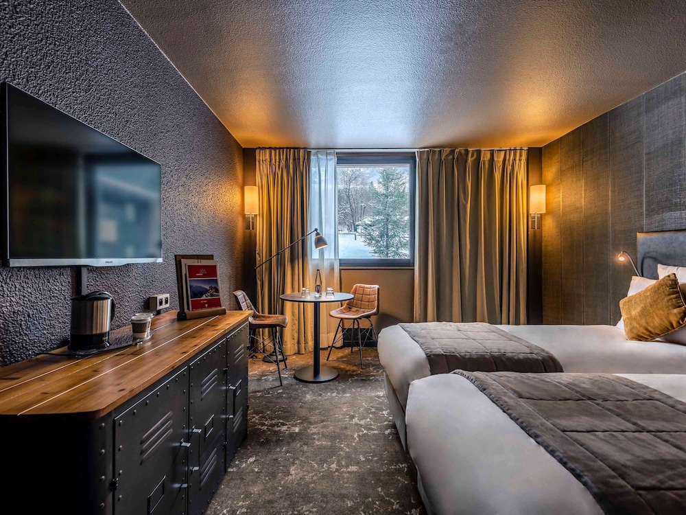 Big Sky Hotel 12/62